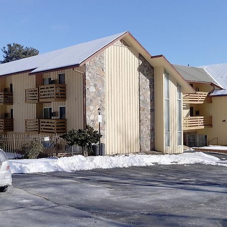 Iron Horse Inn Simsbury المظهر الخارجي الصورة