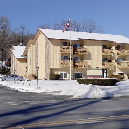 Iron Horse Inn Simsbury المظهر الخارجي الصورة