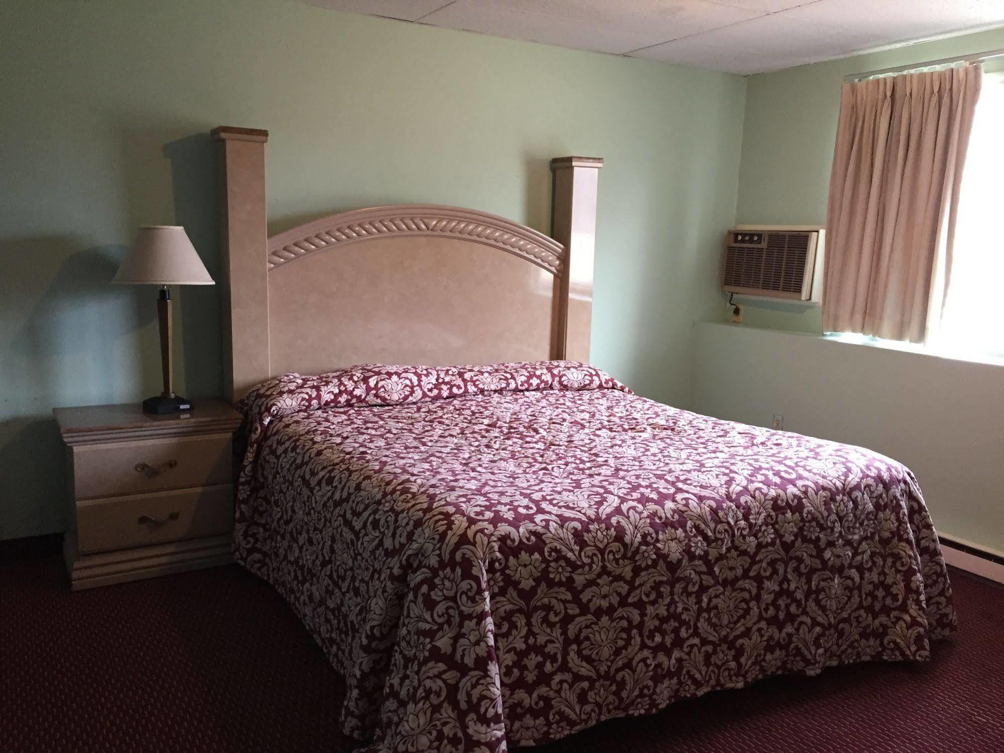 Iron Horse Inn Simsbury المظهر الخارجي الصورة