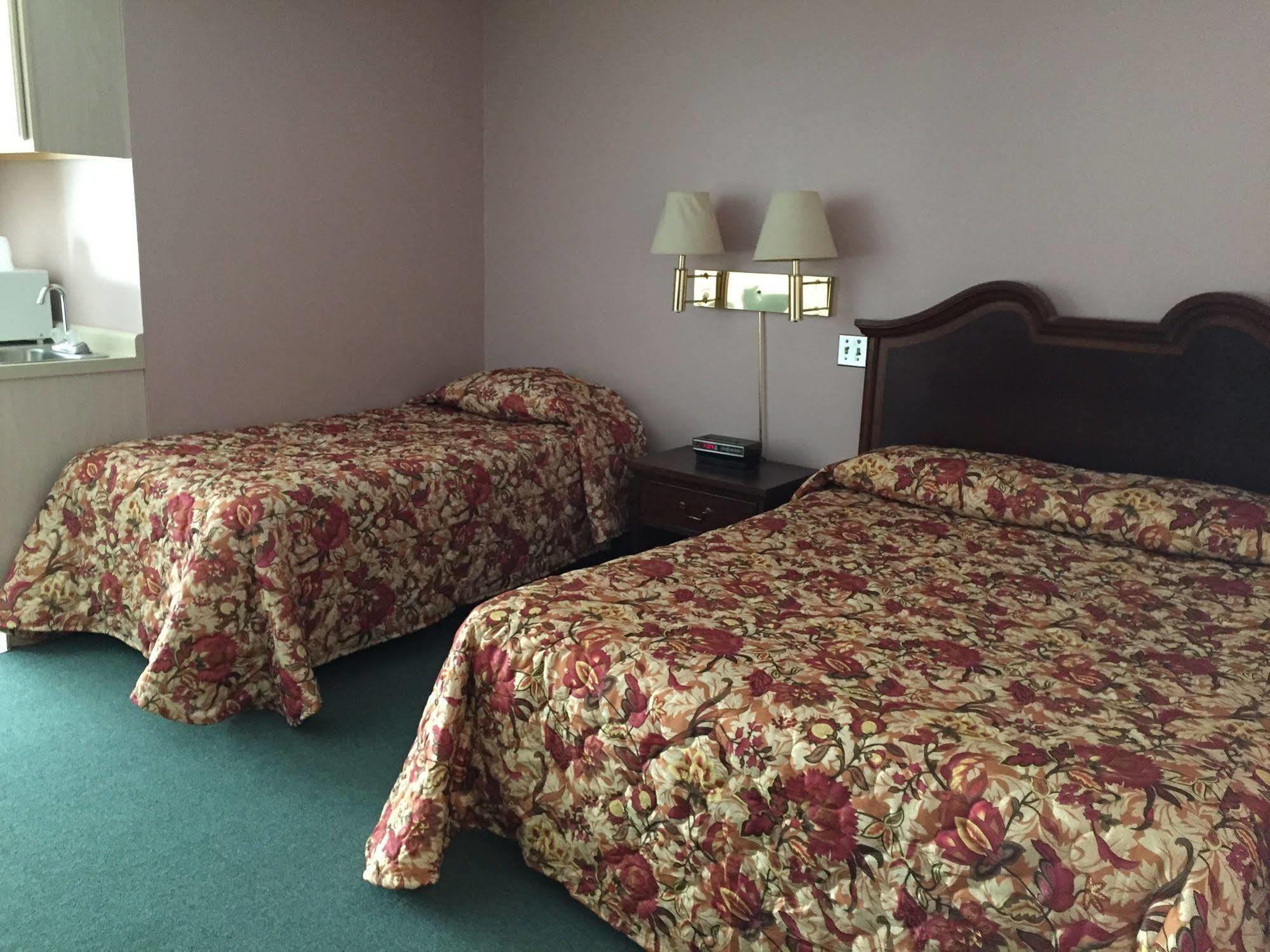 Iron Horse Inn Simsbury المظهر الخارجي الصورة