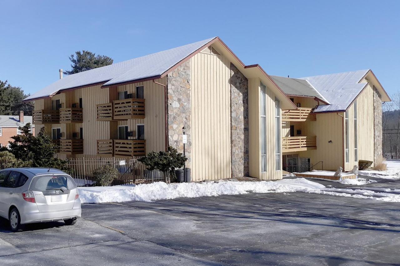 Iron Horse Inn Simsbury المظهر الخارجي الصورة