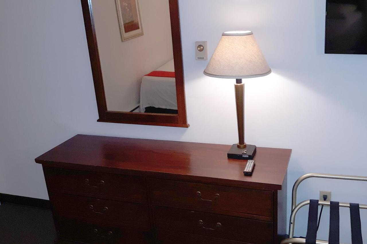 Iron Horse Inn Simsbury المظهر الخارجي الصورة