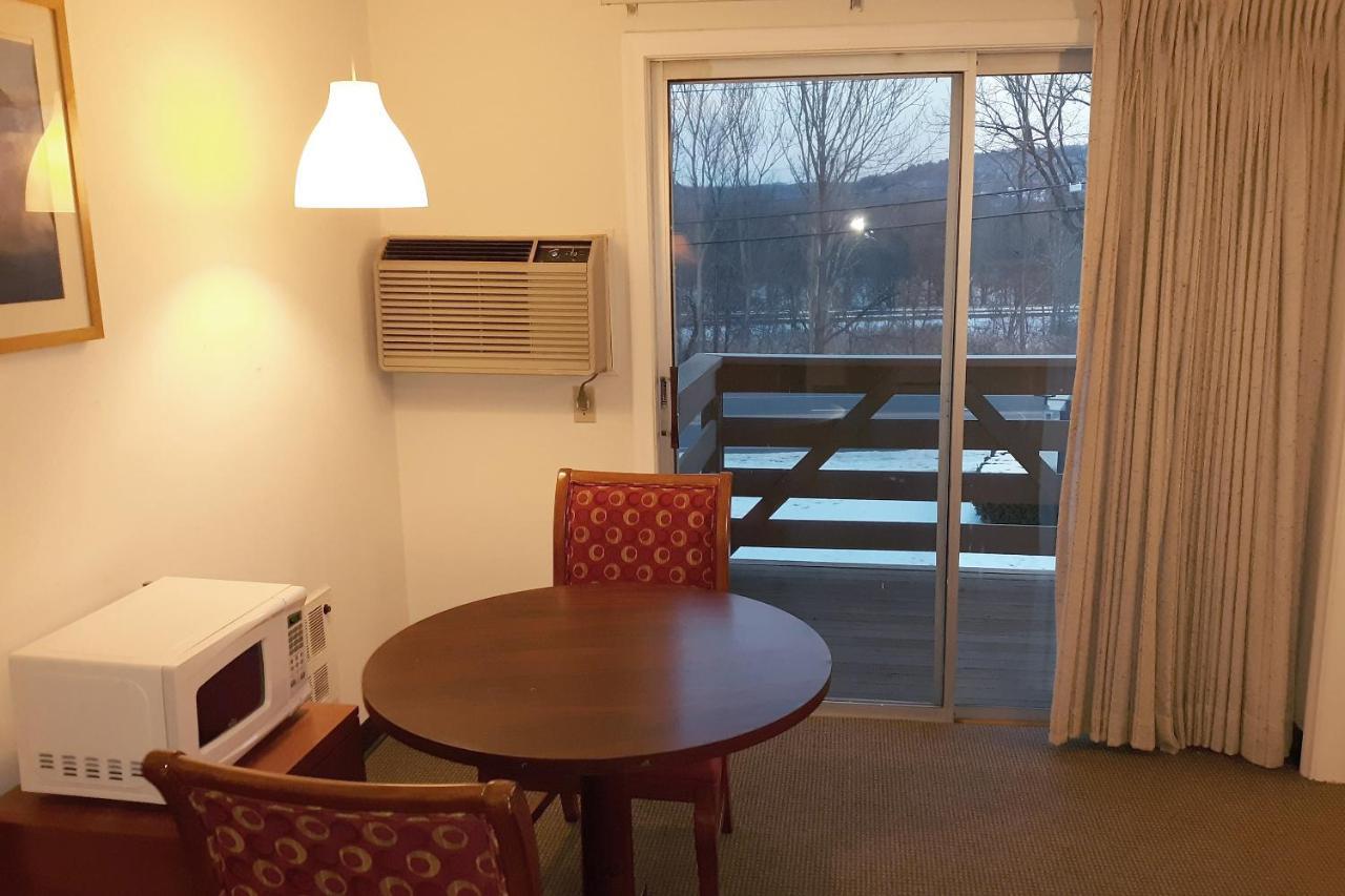Iron Horse Inn Simsbury المظهر الخارجي الصورة