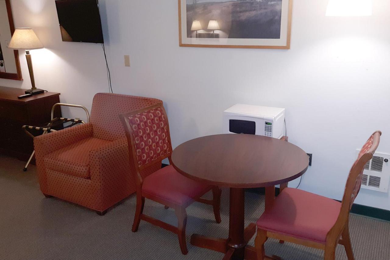 Iron Horse Inn Simsbury المظهر الخارجي الصورة