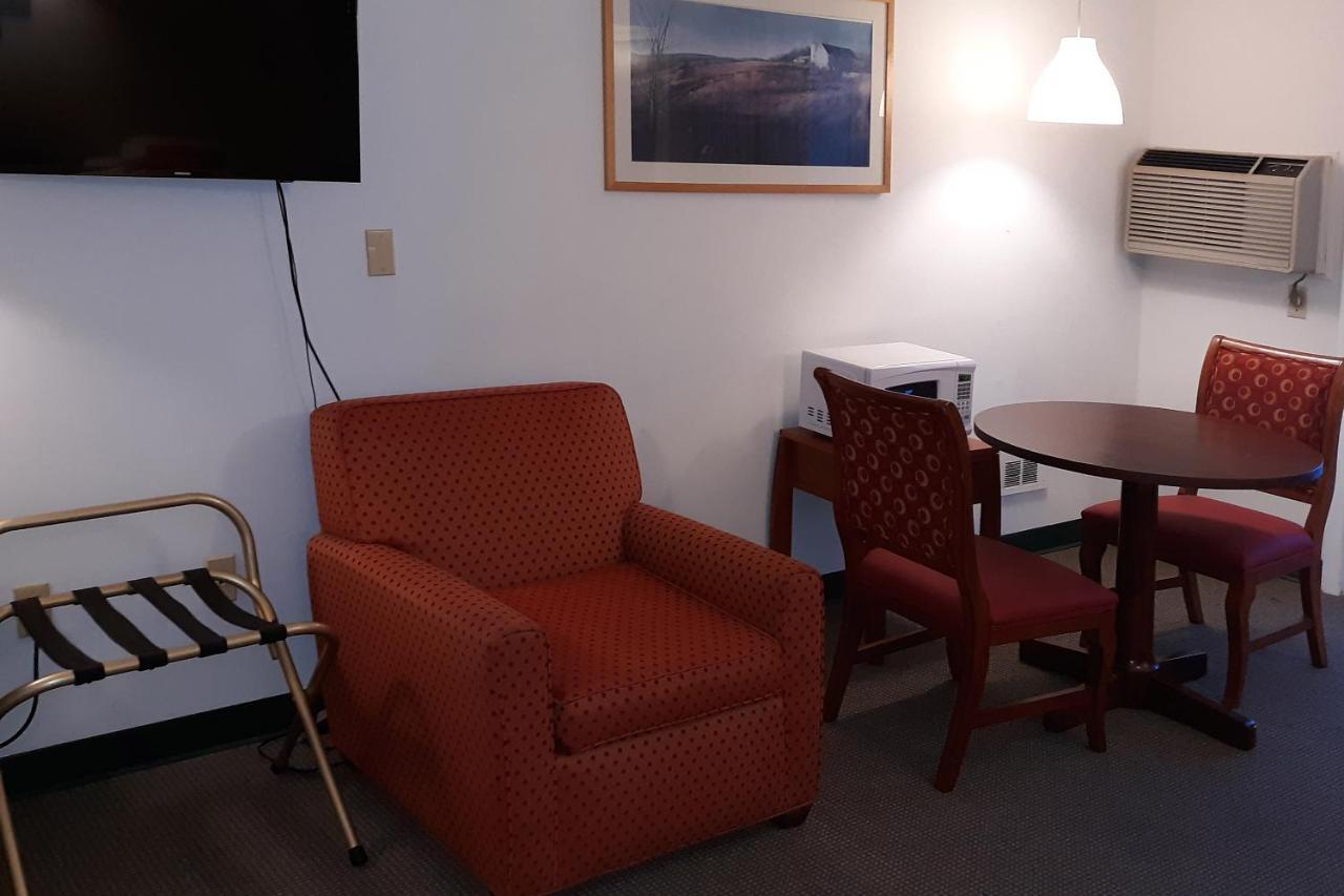 Iron Horse Inn Simsbury المظهر الخارجي الصورة