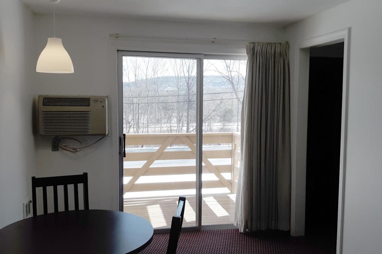 Iron Horse Inn Simsbury المظهر الخارجي الصورة